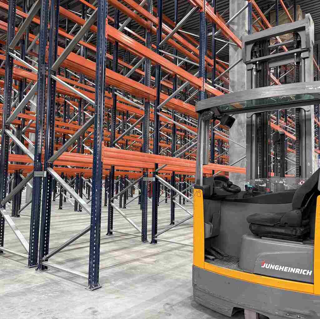 Склады класса А в Алматы и Алматинской области. Стеллажное хранение